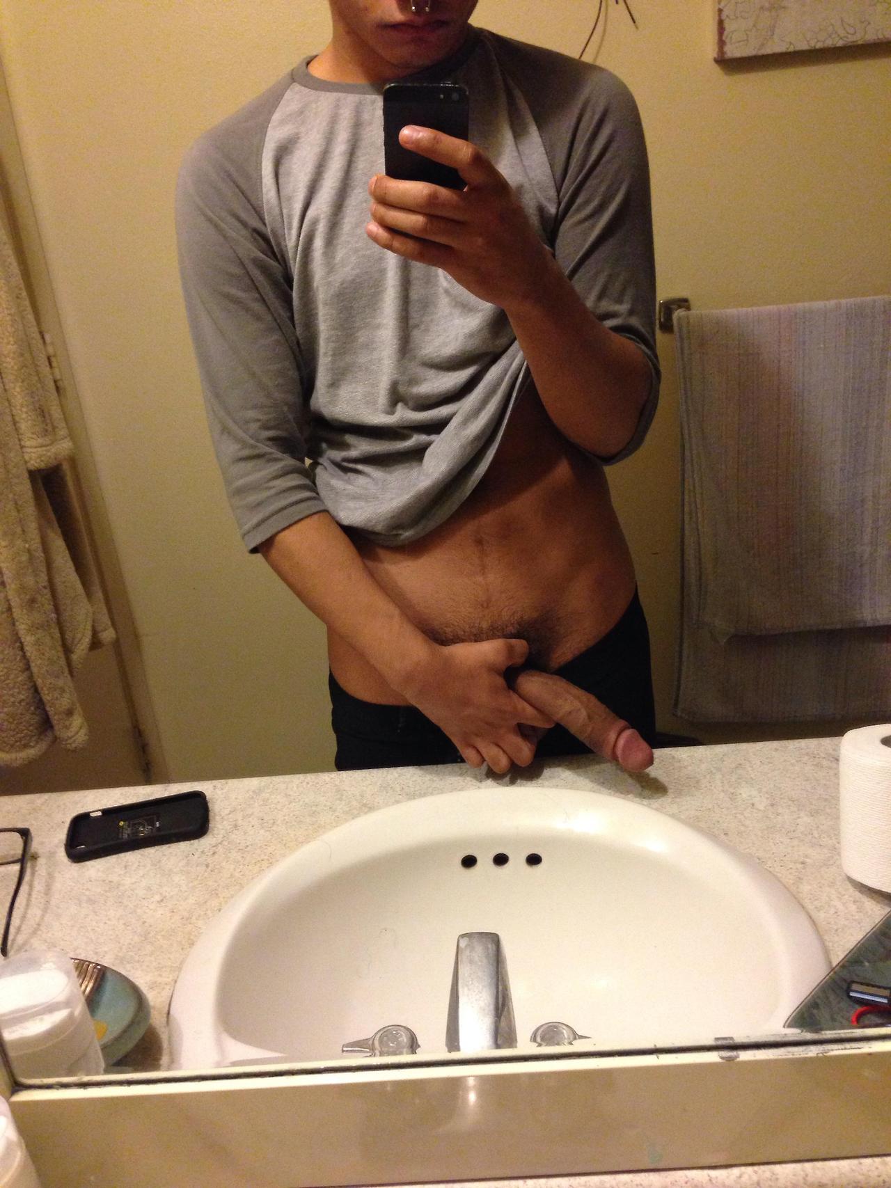 images/c16/young-teen-guy-with-long-dick (3).jpg